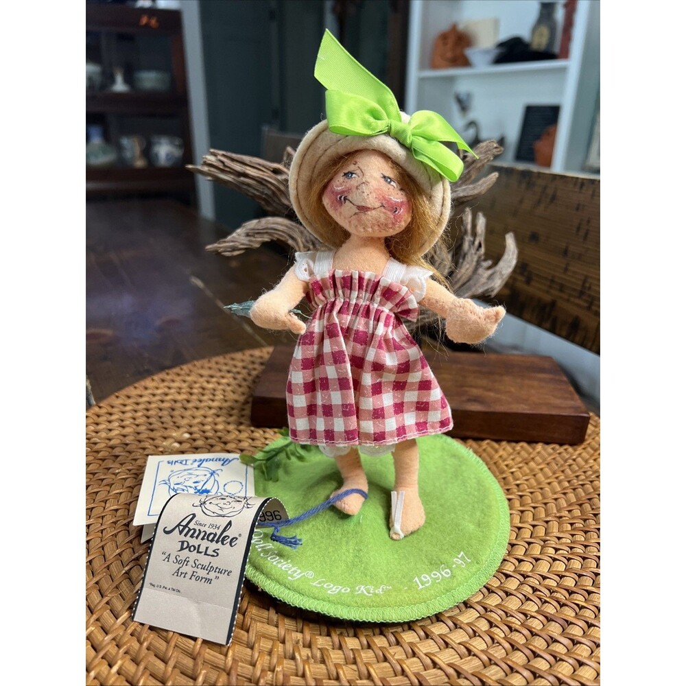 Annalee Doll Society LITTLE MAE FLOWERS Logo Kid Girl/frog 1996/97 Vintage